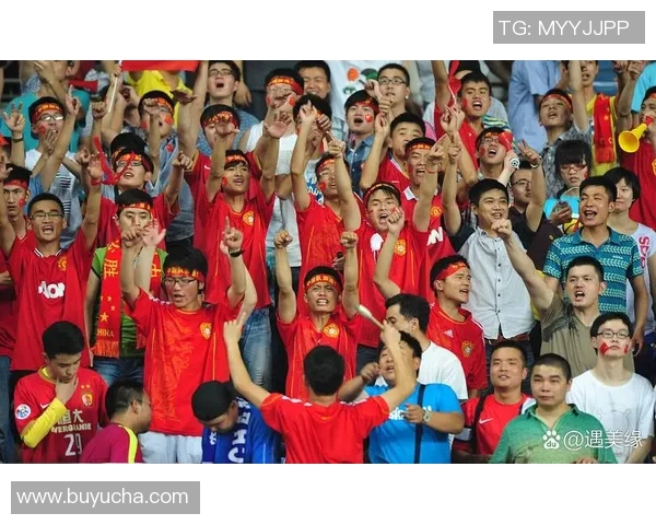 一场精彩纷呈的足球赛让观众欢呼雀跃激情四溢的瞬间令人难忘 一场精彩纷呈的足球赛让观众欢呼雀跃激情四溢的瞬间令人难忘